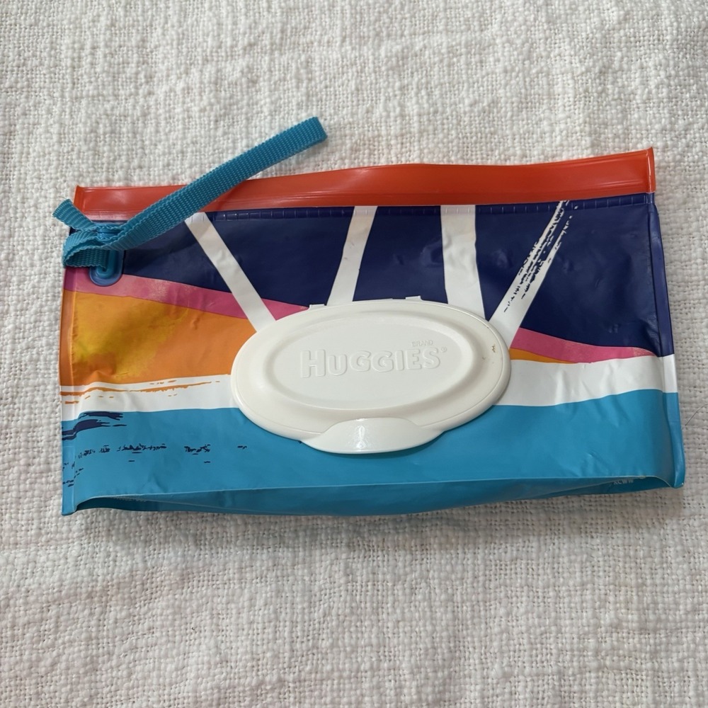 Huggies Clutch N Clean Refillable Pouch Baby Wipes Travel Container Dispenser